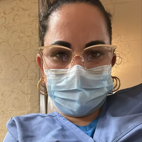 Yenireli Perez de la Torre wearing nursing scrubs and a protective mask